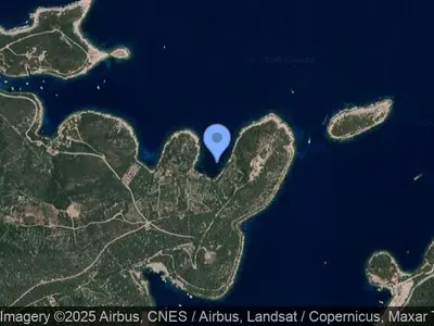 Uvala Parja, anchorage in Grad Vis, Croatia — photo 4