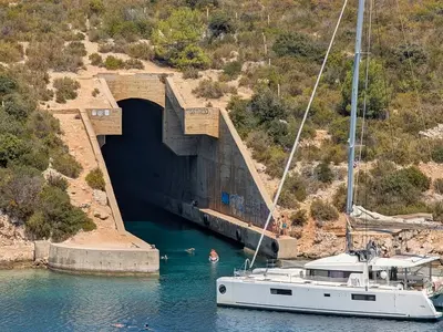 Uvala Parja, anchorage in Grad Vis, Croatia — photo 3