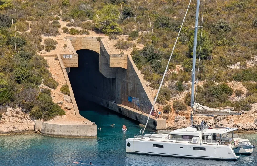 Uvala Parja, anchorage in Grad Vis, Croatia — photo 3