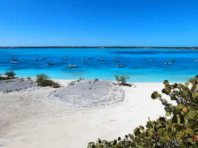 Monument Beach, stop in Exuma, Bahamas — photo 3