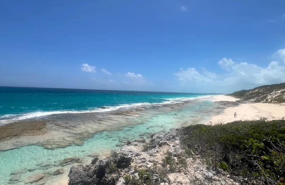 Monument Beach, stop in Exuma, Bahamas — photo 2