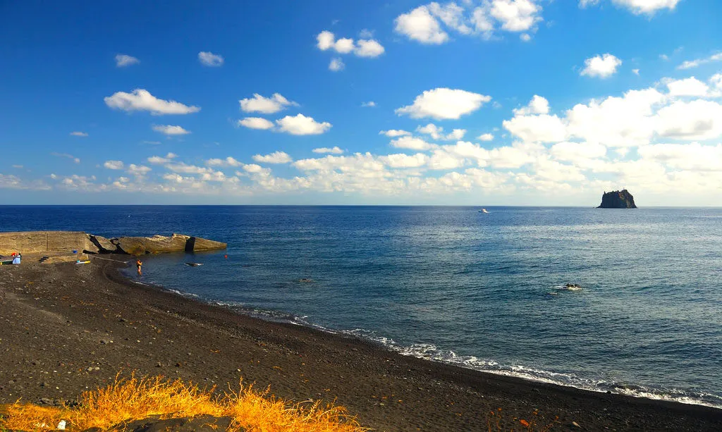 Spiaggia Puntalena, stop in Lipari, Italy — photo 2