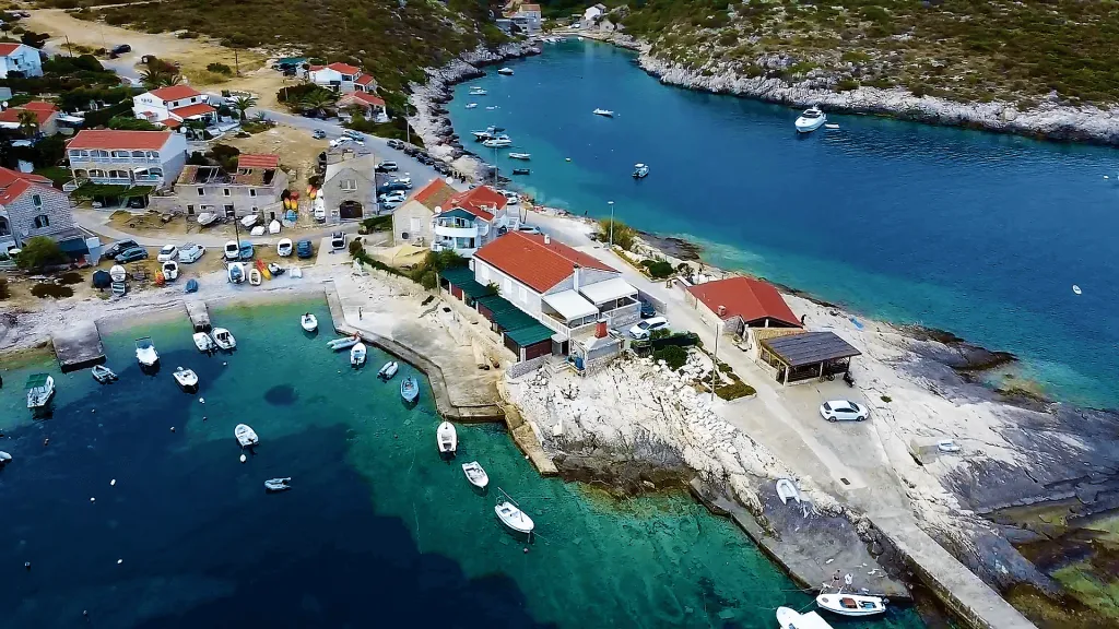 Luka Rukavac, harbour in Grad Vis, Croatia — photo 9