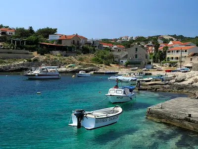 Luka Rukavac, harbour in Grad Vis, Croatia — photo 4