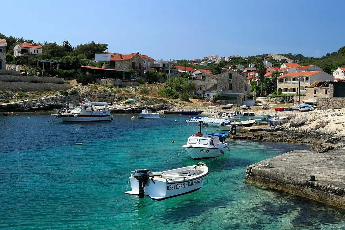 Luka Rukavac, harbour in Grad Vis, Croatia — photo 4
