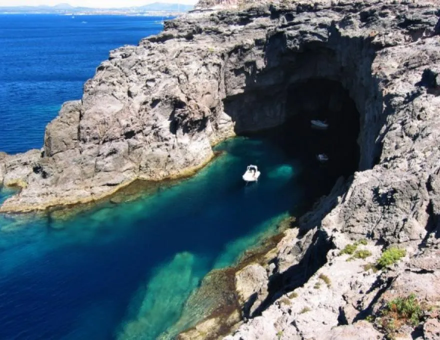 Punta delle Grotte, stop in Italy
