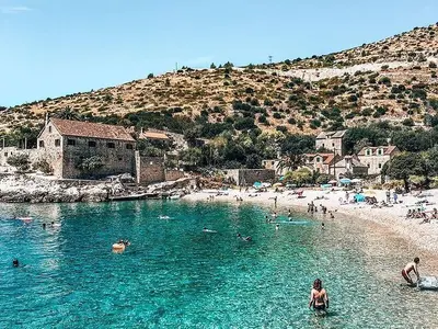 Paklena, stop in Jelsa, Croatia — photo 5