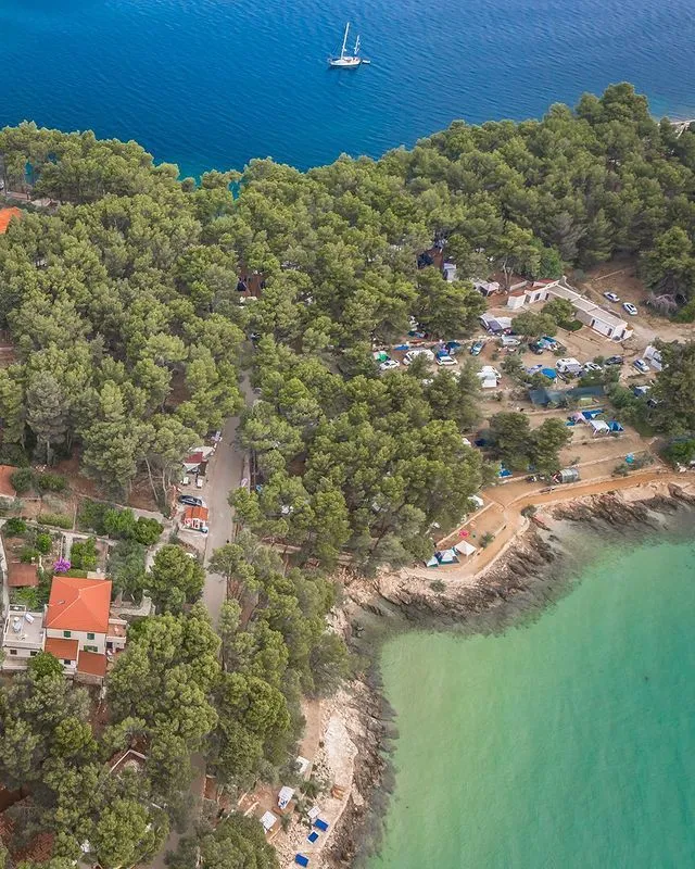 Paklena, stop in Jelsa, Croatia — photo 3