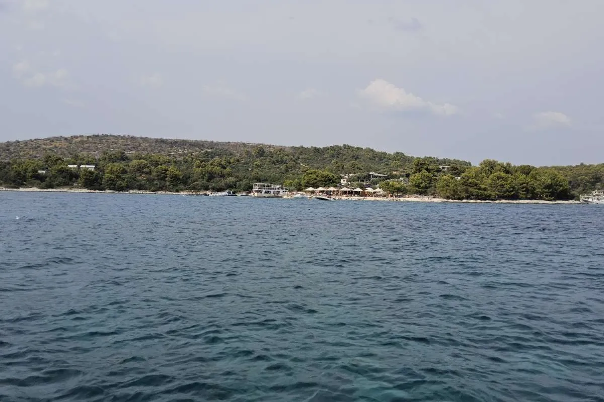 Uvala Brnac veli, anchorage in Croatia