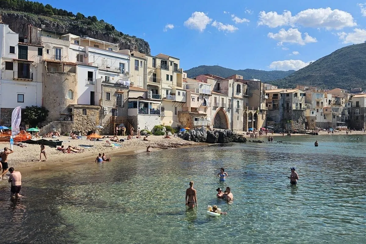 Spiaggia di Cefalù, stop in Cefalù, Italy — photo 2