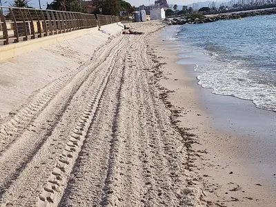 Plage Bona, stop in Hyères, France — photo 4