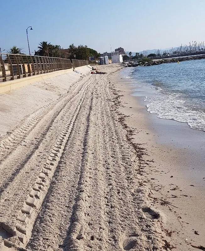 Plage Bona, stop in Hyères, France — photo 4
