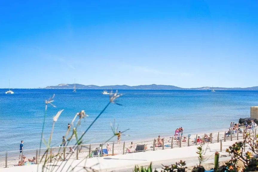 Plage Bona, stop in Hyères, France — photo 3
