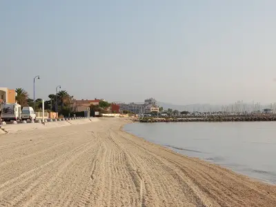 Plage Bona, stop in Hyères, France — photo 2