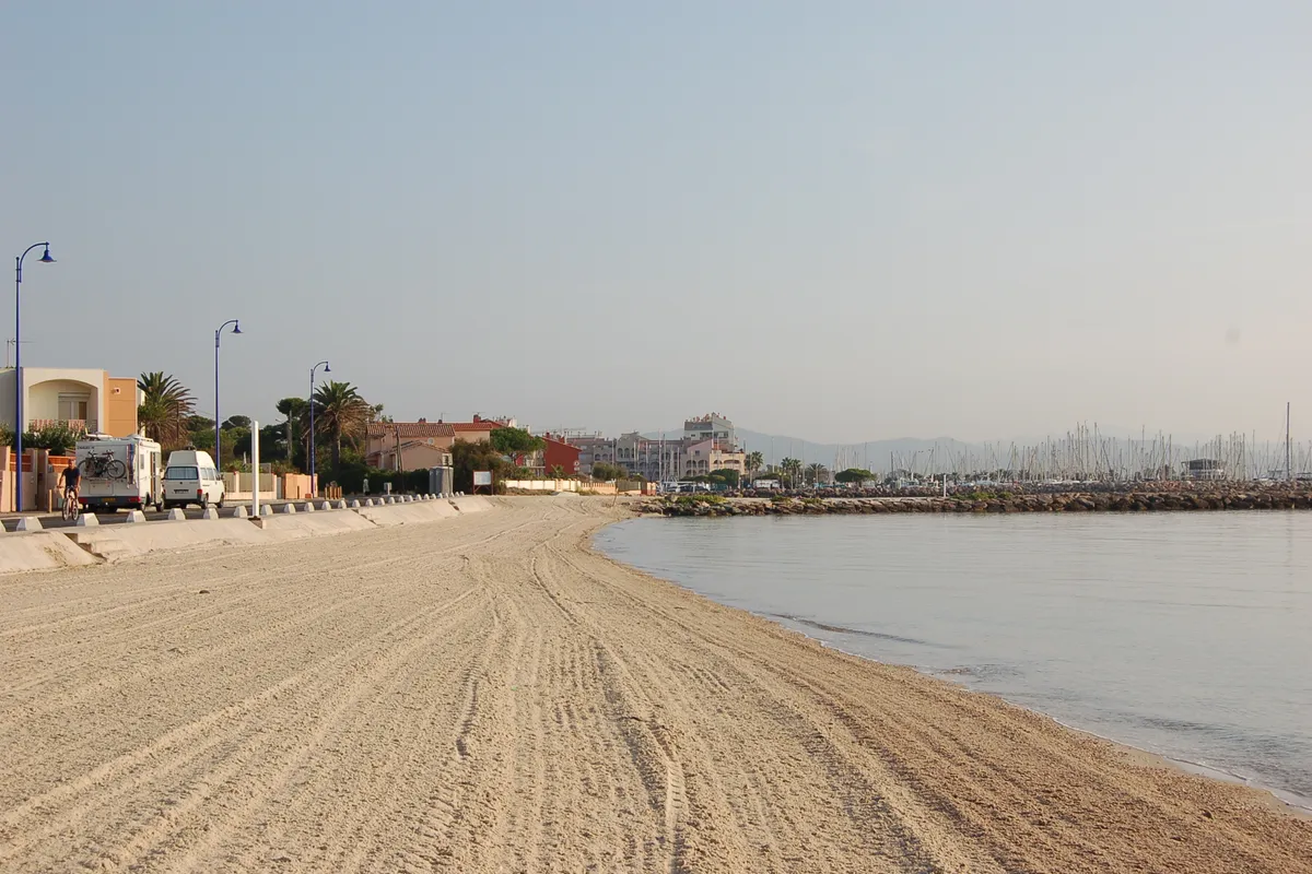 Plage Bona, stop in Hyères, France — photo 2