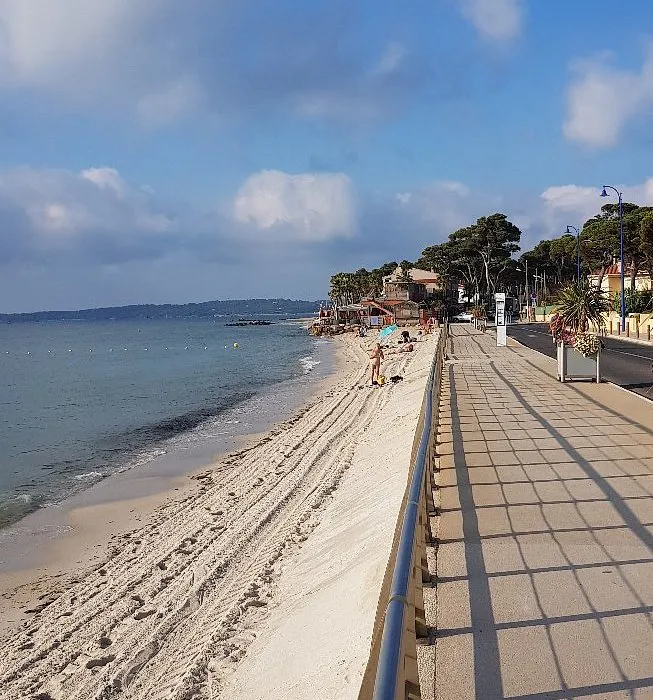 Plage Bona, stop in Hyères, France
