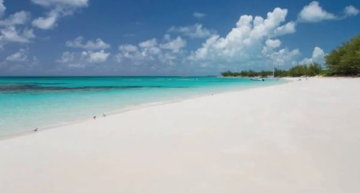 Johnston Beach, stop in New Providence, Bahamas
