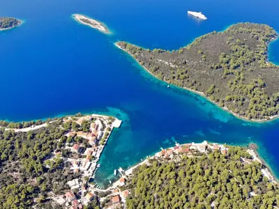 Uvala Pomena, anchorage in Croatia — photo 3