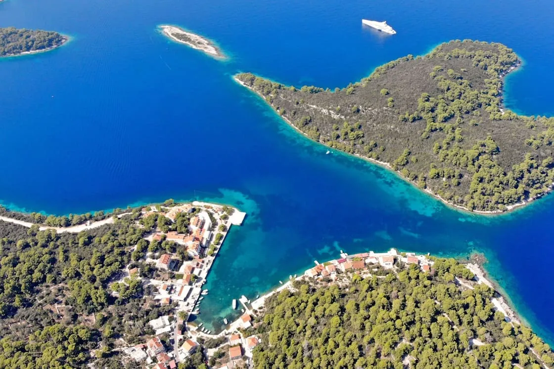 Uvala Pomena, anchorage in Croatia — photo 3