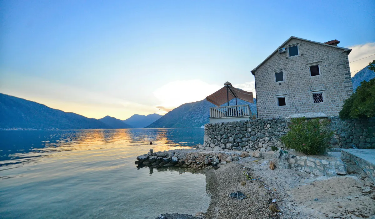Uvala Ljuta, anchorage in Prčanj, Montenegro — photo 4