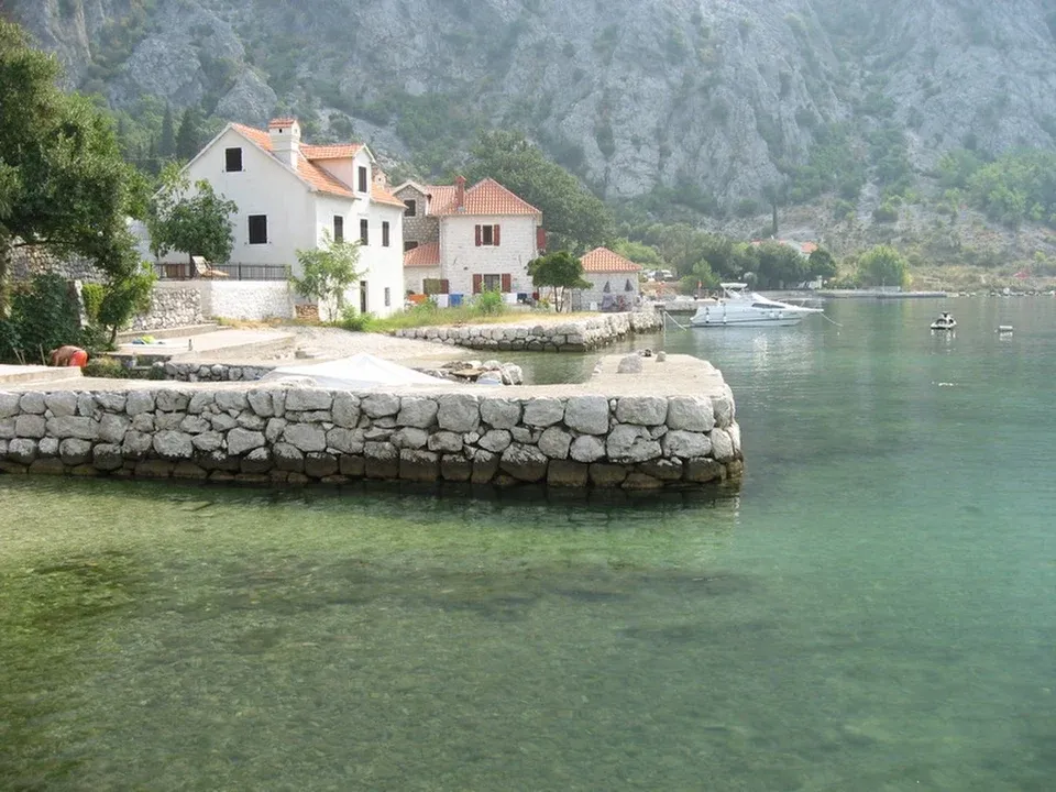 Uvala Ljuta, anchorage in Prčanj, Montenegro — photo 6
