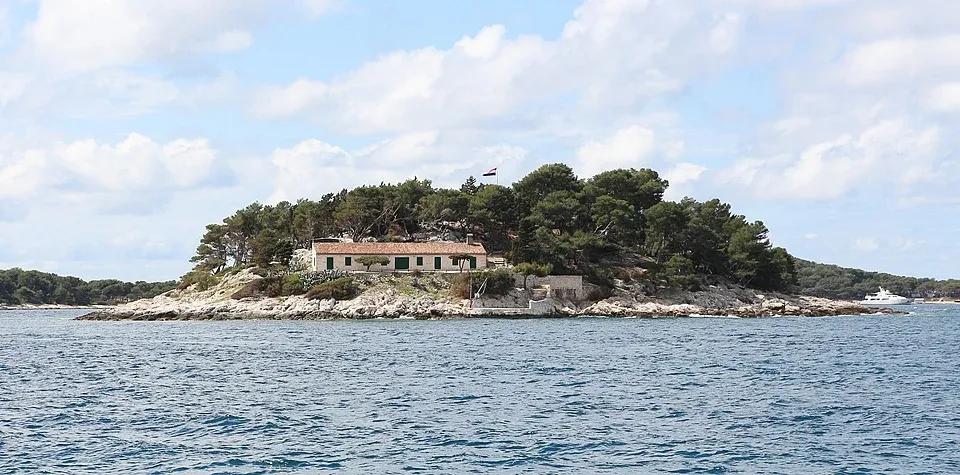 Uvala Vlaka, anchorage in Hvar town, Croatia — photo 7