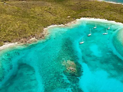 Salt Island Bay, anchorage in East End, British Virgin Islands — photo 2