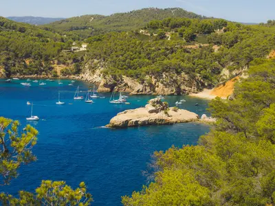 Baie de Bandol, anchorage in France — photo 4