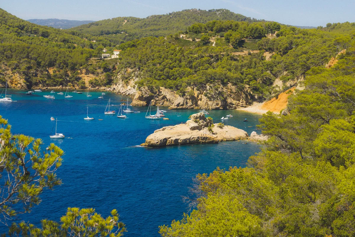Baie de Bandol, anchorage in France — photo 4