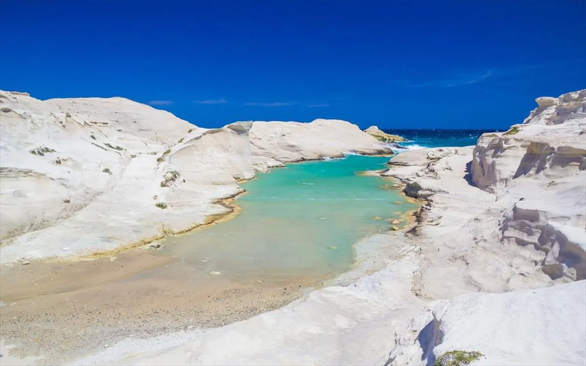 Sarakiniko Beach, stop in Greece — photo 10