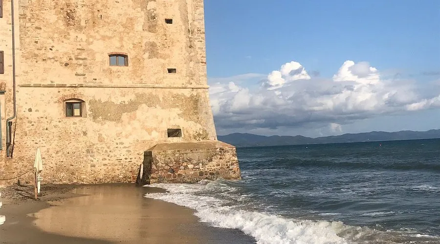 Spiaggia liberale delle Torezze, stop in Italy — photo 3