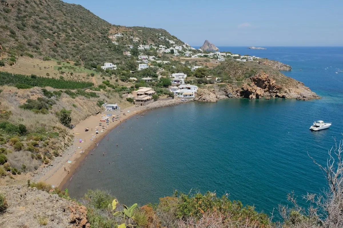 Spiaggia dell'Asino, stop in Lipari, Italy — photo 3