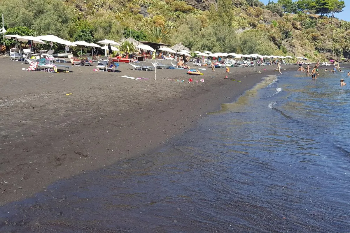 Spiaggia dell'Asino, stop in Lipari, Italy — photo 6