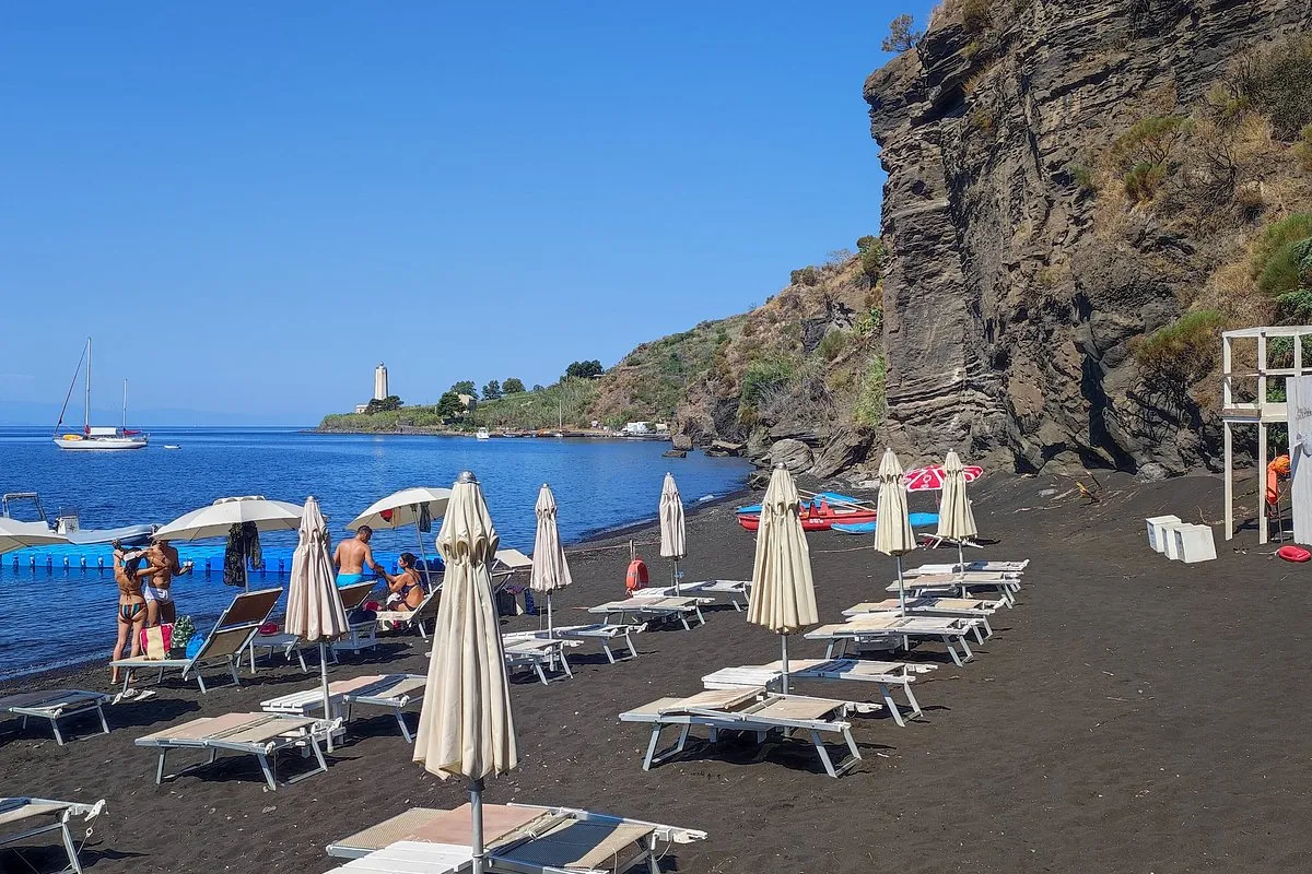 Spiaggia dell'Asino, stop in Lipari, Italy — photo 2