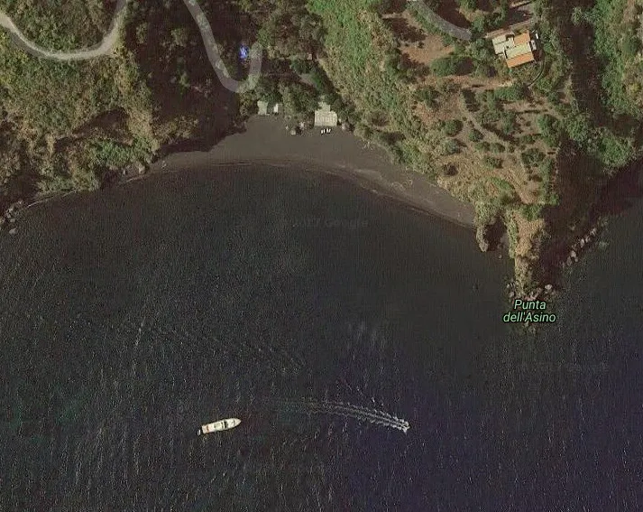 Spiaggia dell'Asino, stop in Lipari, Italy — photo 7
