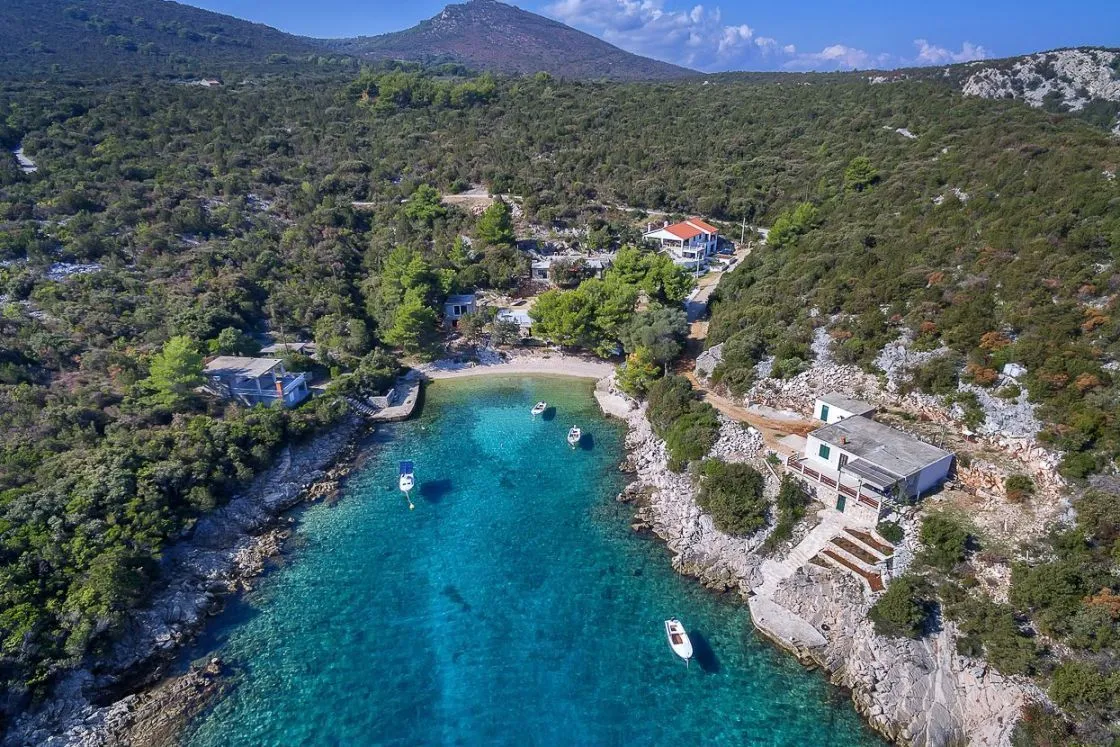 Uvala Livka, anchorage in Općina Milna, Croatia — photo 6