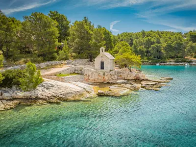 Uvala Livka, anchorage in Općina Milna, Croatia — photo 4