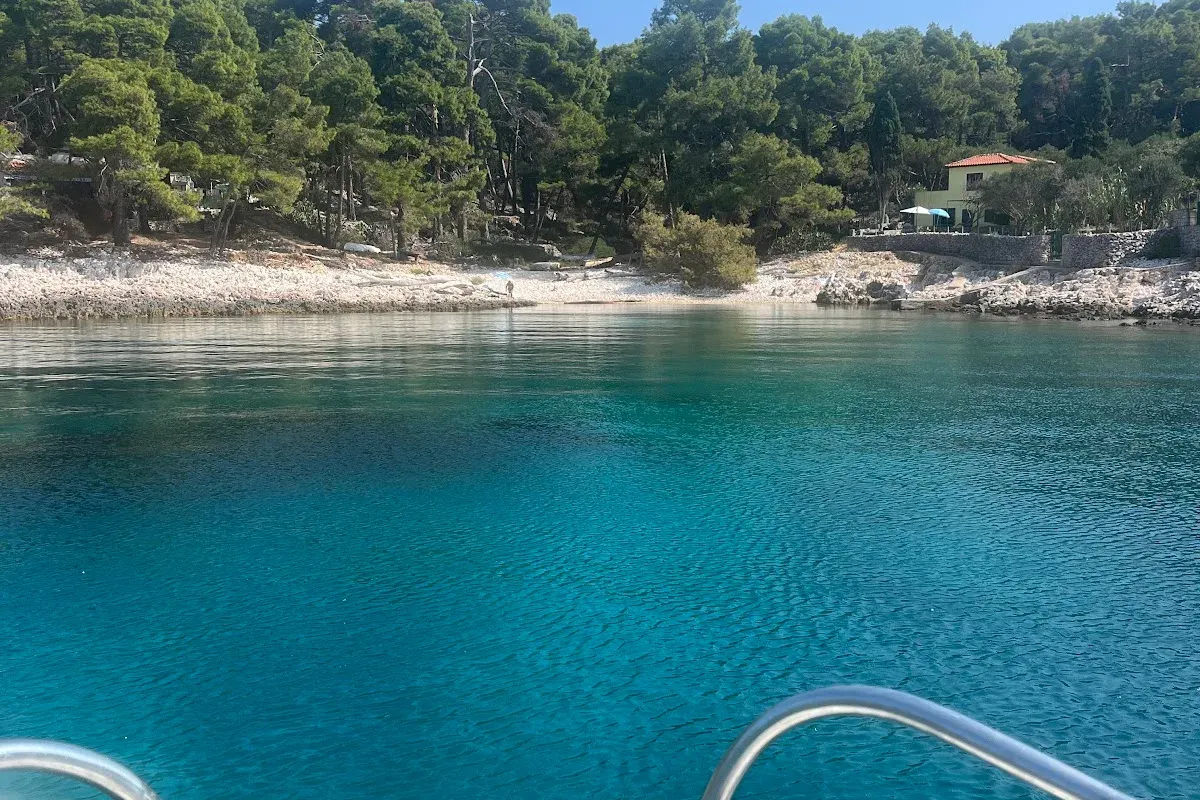 Uvala Portoruša, anchorage in Croatia