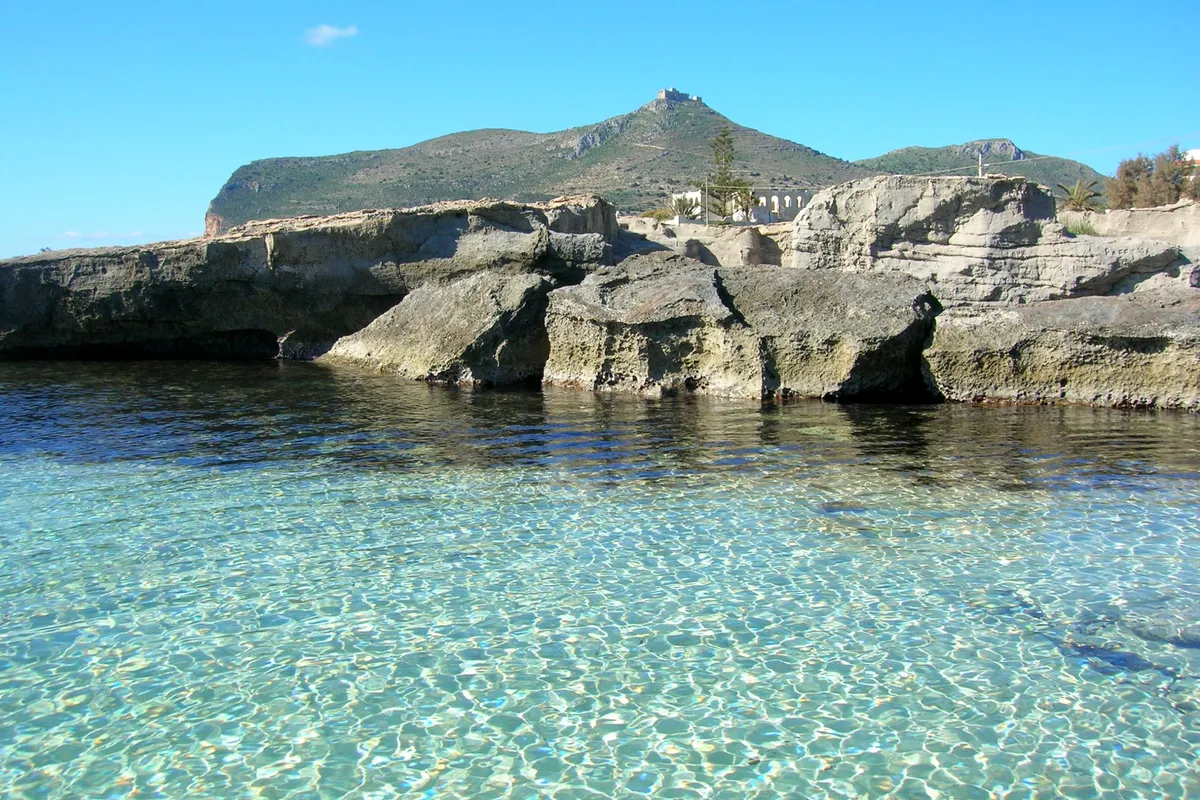 Calamoni, stop in Italy