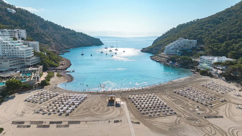 Cala Llonga, anchorage in Santa Eulària des Riu, Spain — photo 10