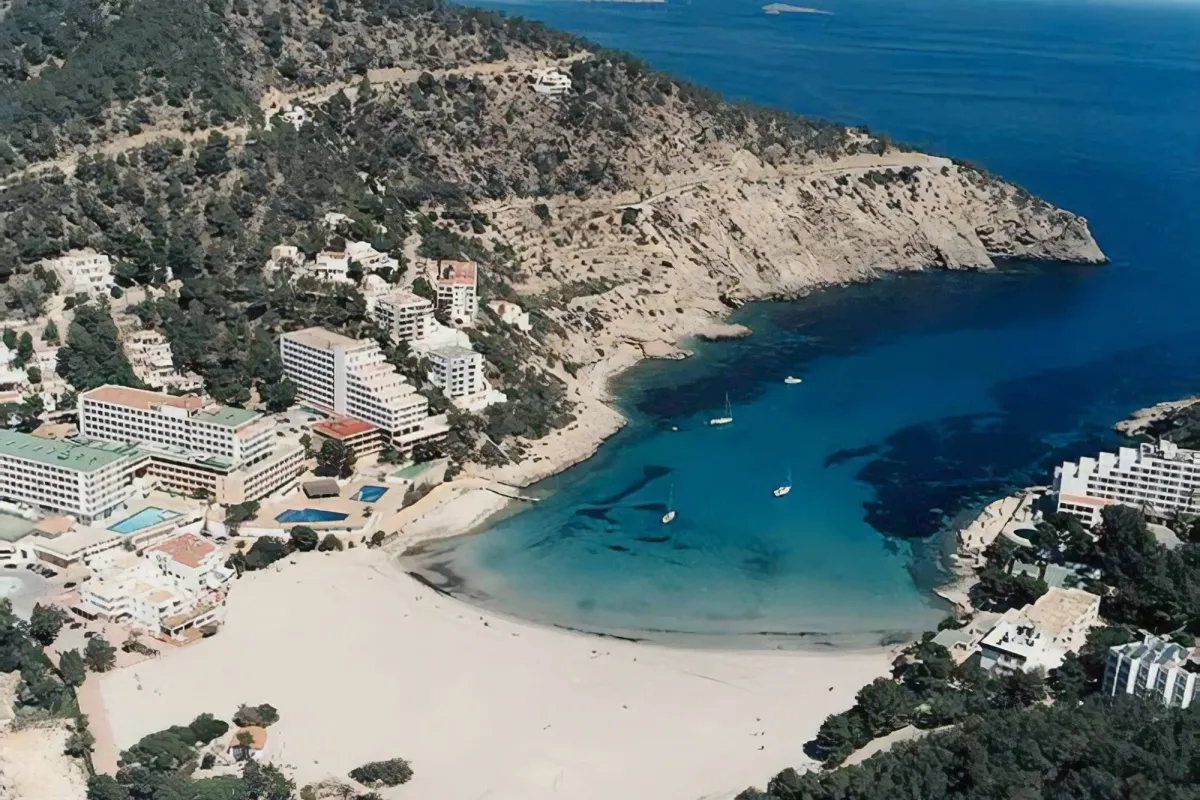 Cala Llonga, anchorage in Santa Eulària des Riu, Spain — photo 2