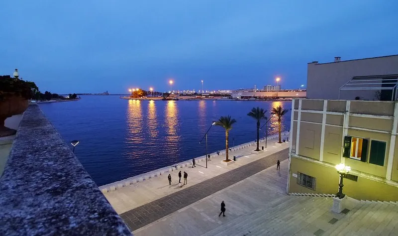 Banchina centrale, harbour in Brindisi, Italy — photo 8