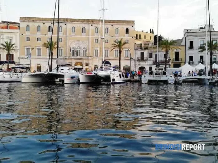 Banchina centrale, harbour in Brindisi, Italy — photo 4