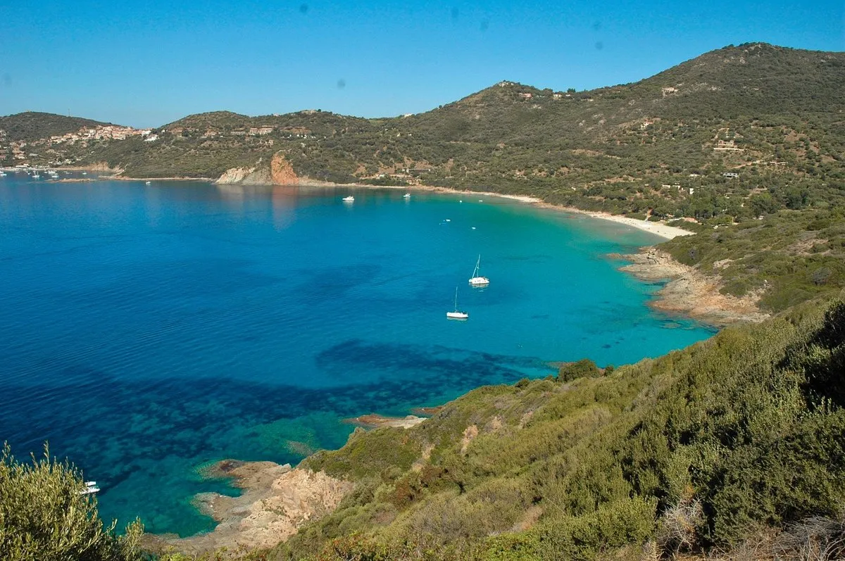 Menasina, stop in France