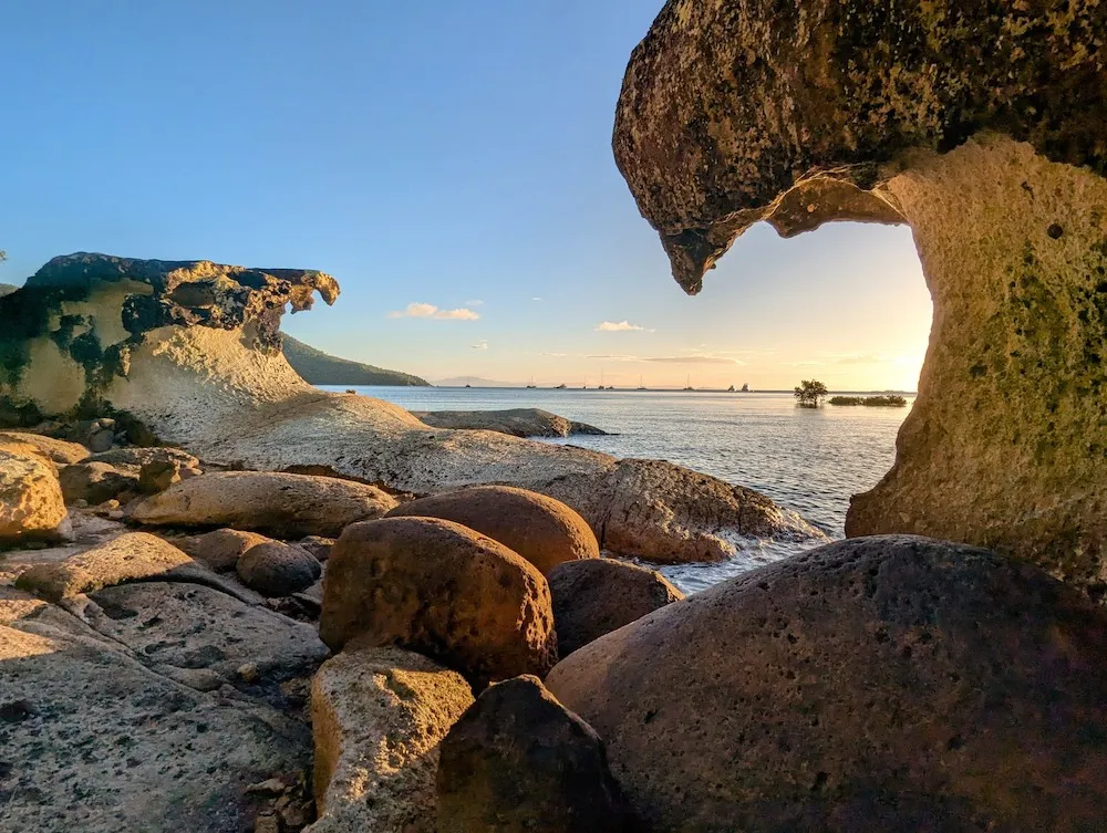 Stonehaven Bay, anchorage in Hayman Island, Australia — photo 4