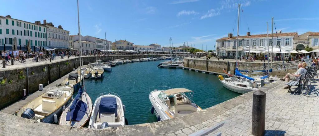 Port de Saint-Martin-de-Ré, stop in La Flotte, France