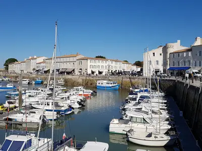 Port de Saint-Martin-de-Ré, stop in La Flotte, France — photo 4