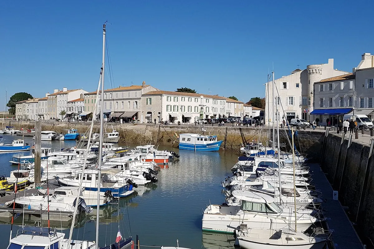 Port de Saint-Martin-de-Ré, stop in La Flotte, France — photo 4