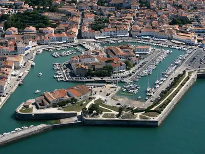 Port de Saint-Martin-de-Ré, stop in La Flotte, France — photo 5