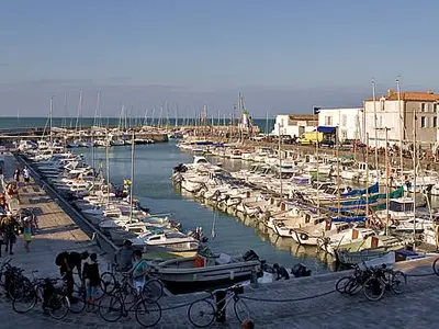 Port de Saint-Martin-de-Ré, stop in La Flotte, France — photo 2